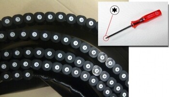 screws3_0 Change in the stainless steel M2 zippers